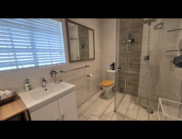 3 BEDROOM FREEHOLD FOR SALE IN BRACKENDOWNS